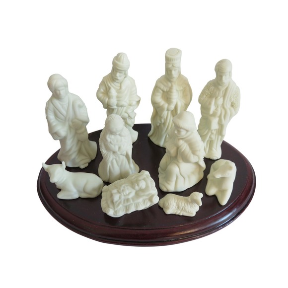 Vintage Jade Collection 11 Piece Nativity Set Porcelain Figures Wood Base - Picture 3 of 6